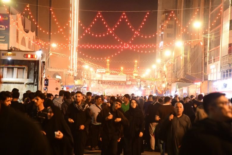 حشود كبيرة من زوار الأربعين في كربلاء