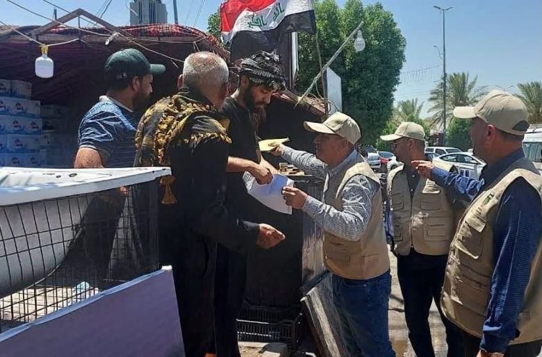 فرق التوعية تتابع أحد المواكب الخدمية.
