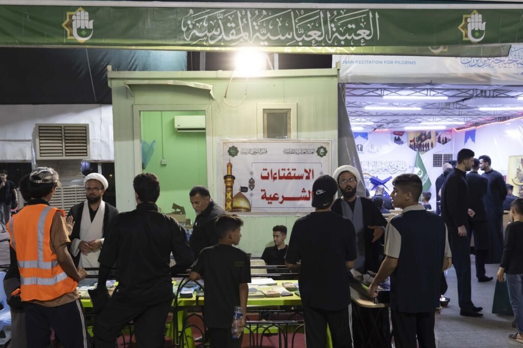 افتتاح مفارز الاستفتاءات الشرعية للاجابة عن أسئلة الزائرين الدينية وتوجيههم.