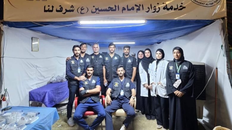 كوادر طبية ومتطوعون في مفرزة صحية لخدمة زوار الأربعين.