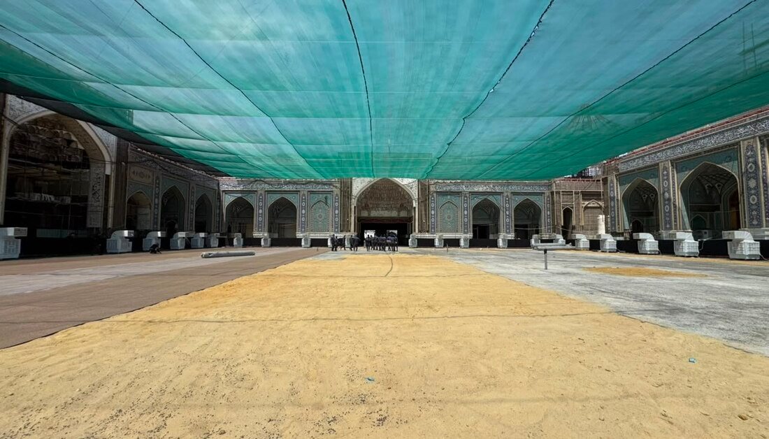مظلات كبيرة تغطي ساحة بين الحرمين استعداداً لزيارة الأربعين.