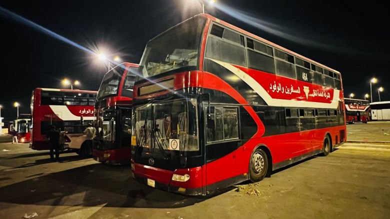 حافلات مخصصة لنقل الزائرين ضمن خطة زيارة الأربعين في كربلاء.
