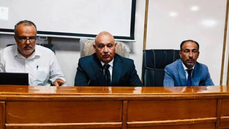 جانب من اجتماع مسؤولين في مديرية الزراعة