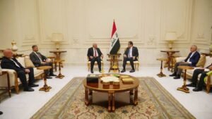 لقاء رسمي بين مسؤولين حكوميين لبحث التعاون وتنسيق الجهود المشتركة.