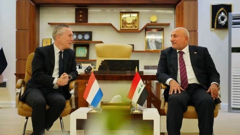 بحث محافظ كربلاء المقدسة المهندس نصيف جاسم الخطابي اليوم الأحد مع سفير المملكة الهولندية